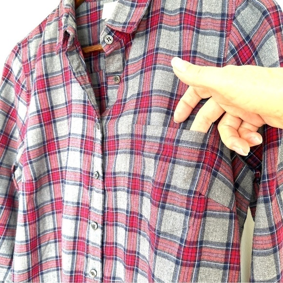 J. Crew button  down shirt with long sleeves in 💯 cotton flannel, plaid - Picture 3 of 9